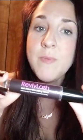 Beauty vlogger LaurenReviewsIt evaluates RevivLash
